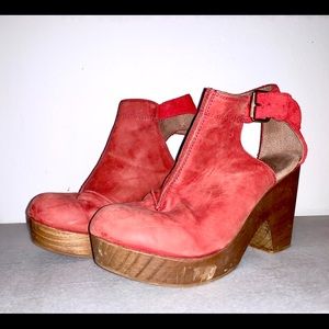Free People Amber Orchard Clog in Red 💋